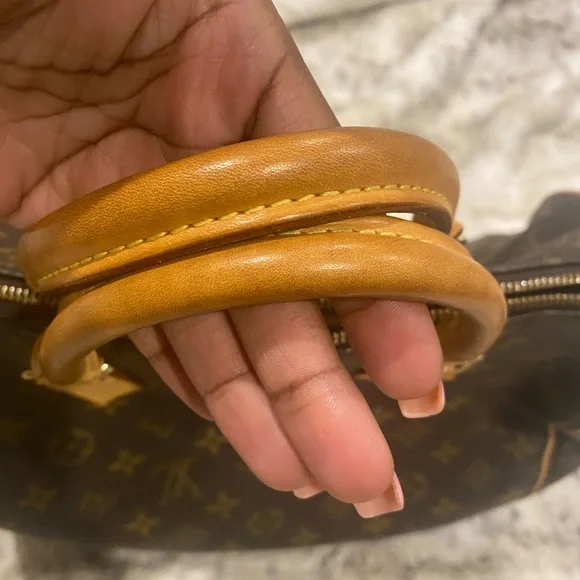 Authentic Louis Vuitton Monogram Speedy 30 - Picture 6 of 12